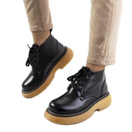 Černé kozačky značky Redelek černý