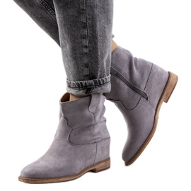 Šedé kozačky na vnitřním klínovém podpatku Hunjet šedá Šedé kozačky na vnitřním klínovém podpatku Hunjet šedá