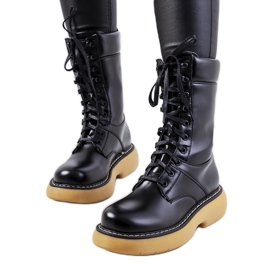 Černé kozačky značky Redel černý