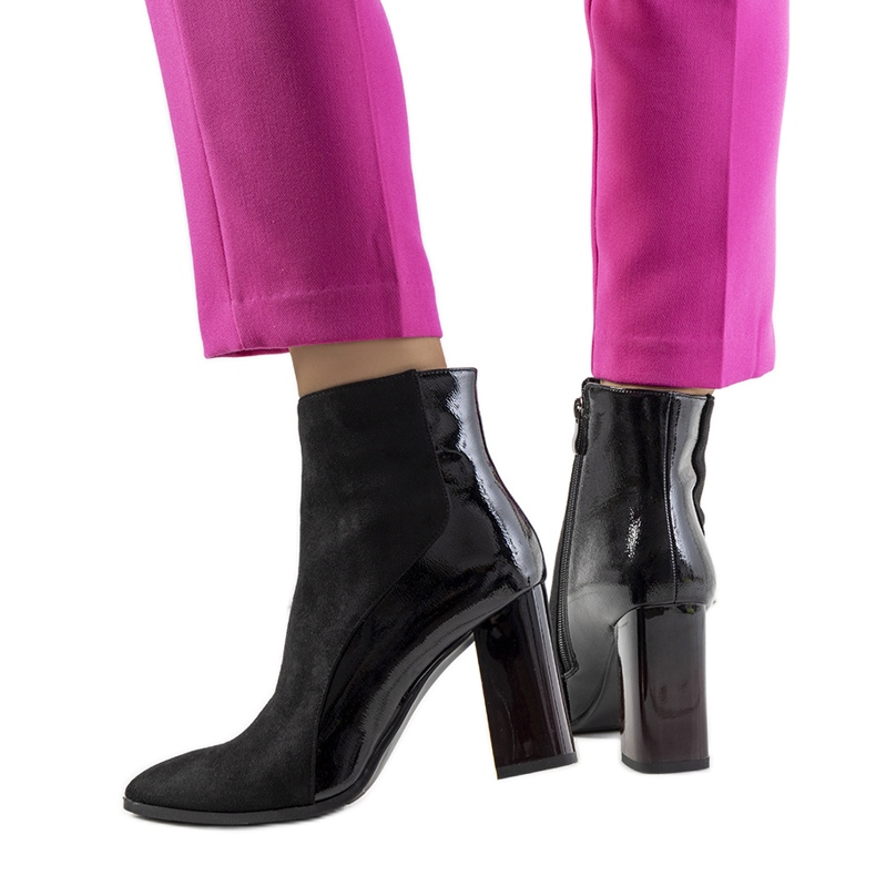 Černé boty na sloupku Leonar černá