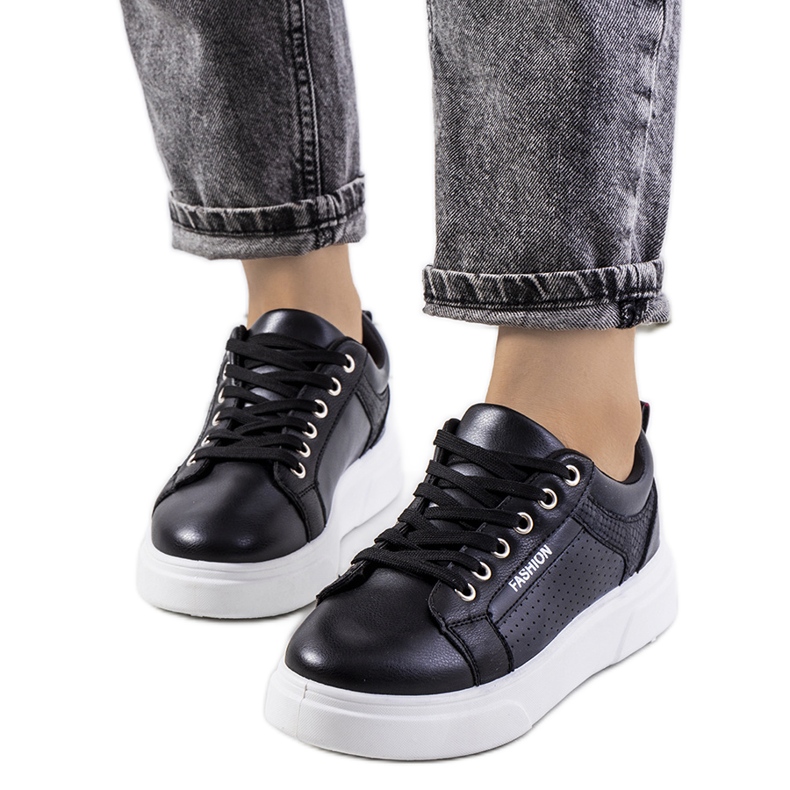 Černé tenisky na silné podrážce Louisiana černá Černé tenisky na silné podrážce Louisiana černá