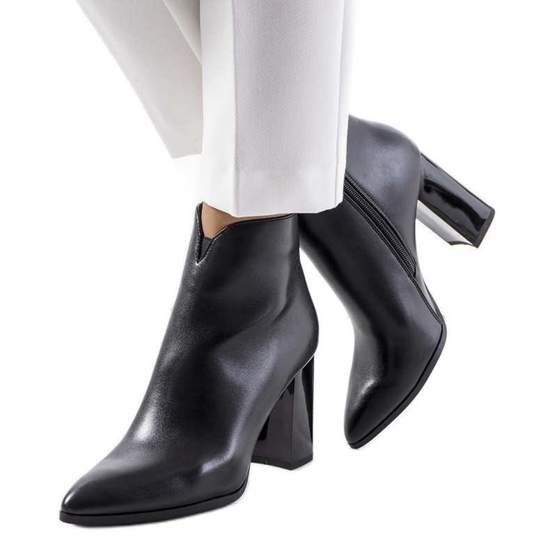 Černé kotníkové boty na sloupku Ezinet černá Černé kotníkové boty na sloupku Ezinet černá