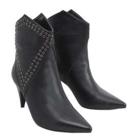 Černé boty na vysokém podpatku značky Girme černá Černé boty na vysokém podpatku značky Girme černá