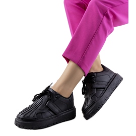 Černé tenisky na suchý zip od Pates černý