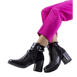 Černé lakované boty Mossley černý