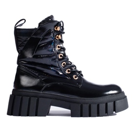 Černé dámské dělnické boty se silnou podrážkou černá