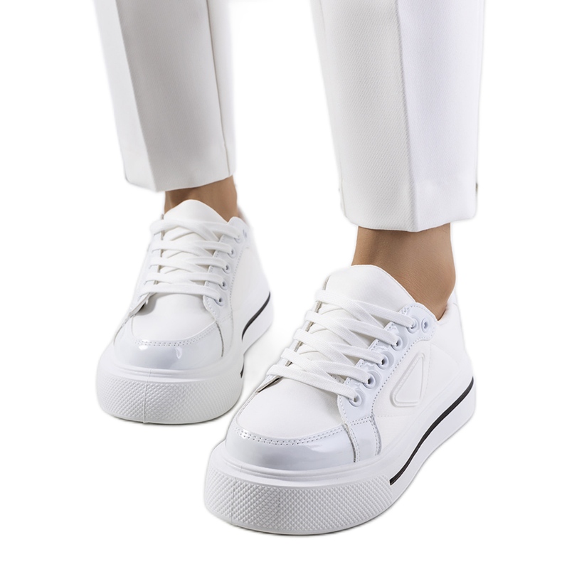 BM Bílé tenisky se silnou podrážkou Scrabster bílý BM Bílé tenisky se silnou podrážkou Scrabster bílý