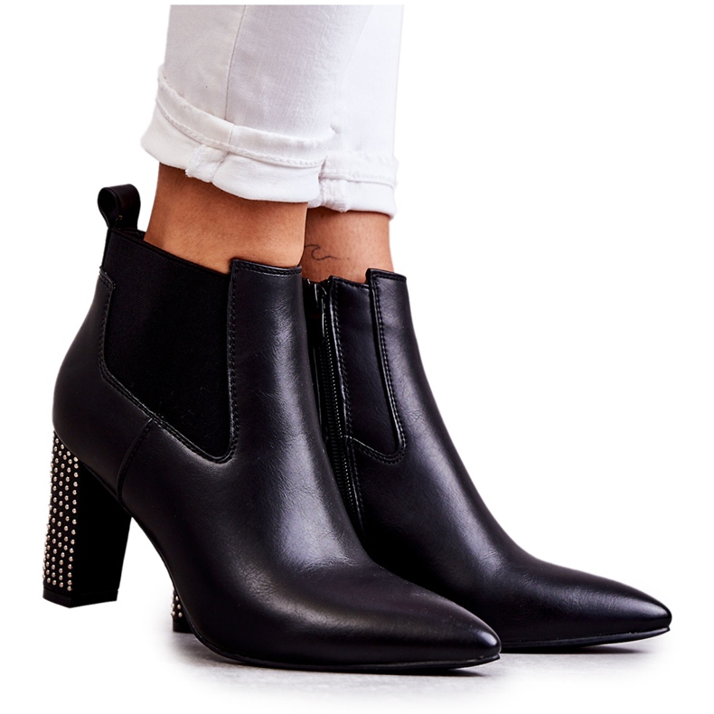 PG1 Elegantní černé boty Elinor na sloupku s tryskami černá