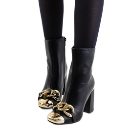 Černé boty na sloupku Engi černý