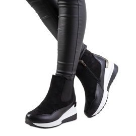 BM Černé zateplené boty na klínku Arkala černý