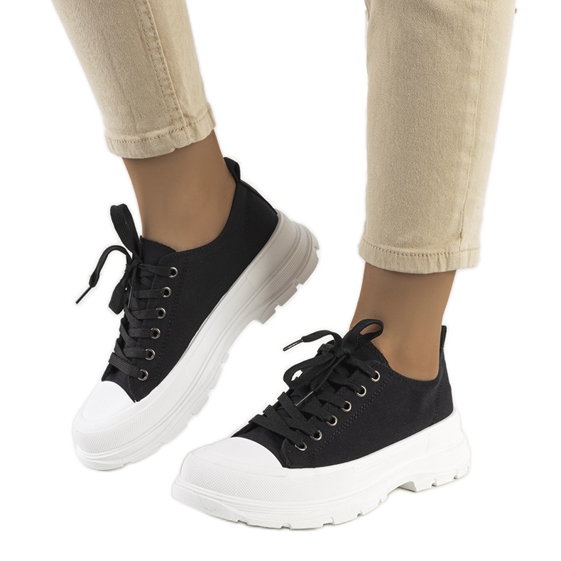 Černé tenisky na silné podrážce Ardglass černá