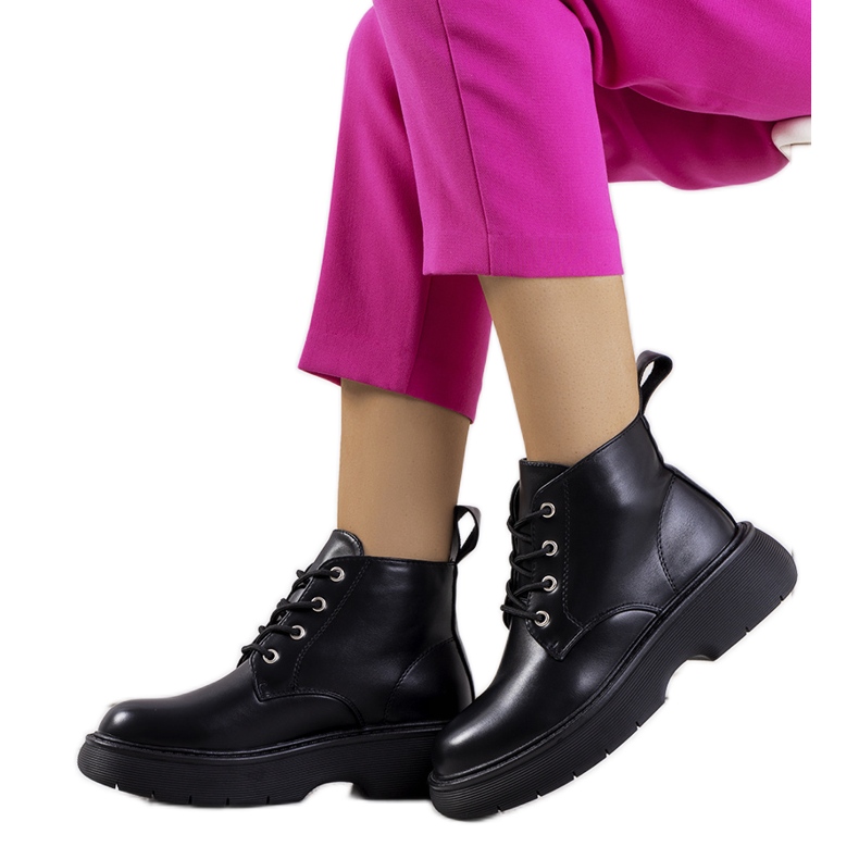 Černé kozačky Solis černá Černé kozačky Solis černá