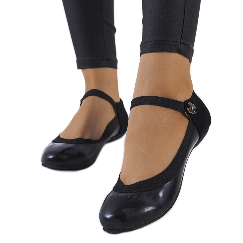 Černé balerínky s gumičkou od Hari černá