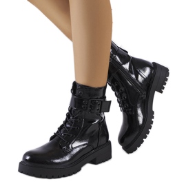 Černé lakované kozačky Tarrin černý