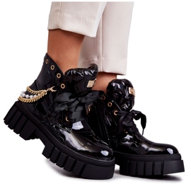 Lakované teplé boty s řetízkem černá Karoline