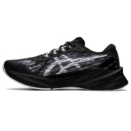 Běžecké boty Asics Novablast 3 M 1011B458 002 bílý černý