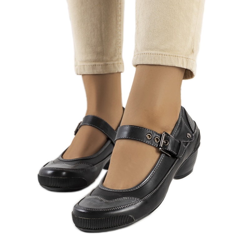 Černé lodičky se zapínáním na pásek Via černá