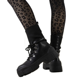 Černé dámské turistické boty Passo černá