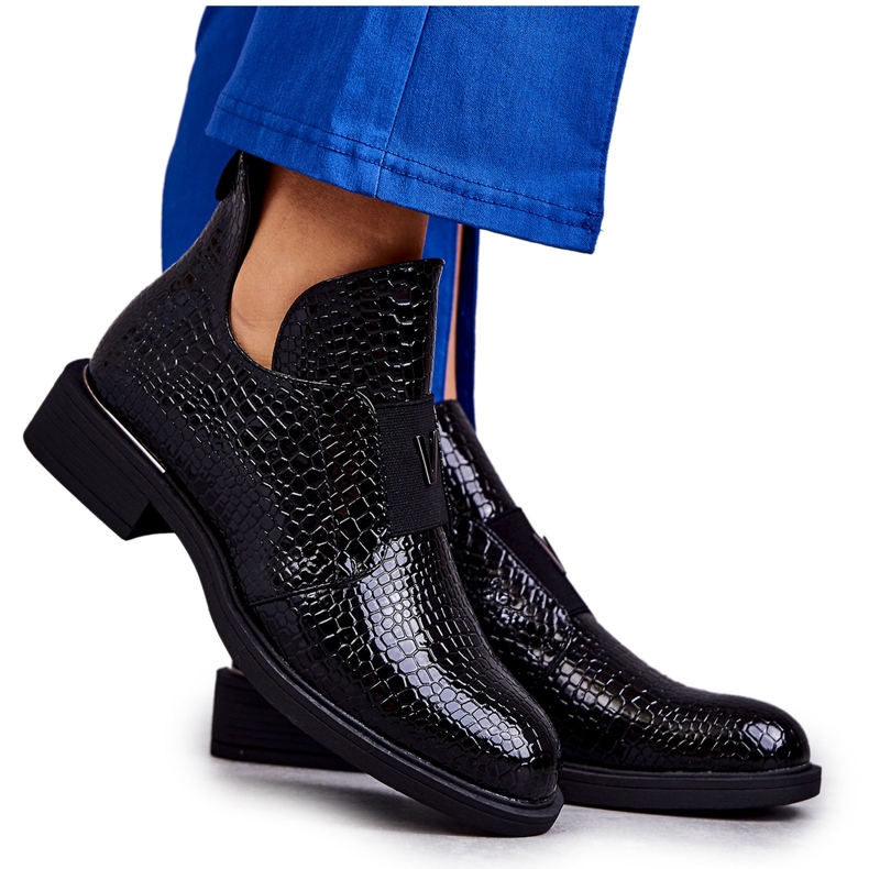 Vinceza Lakované kozačky s výřezy na plochém podpatku Black Eunice černá Vinceza Lakované kozačky s výřezy na plochém podpatku Black Eunice černá