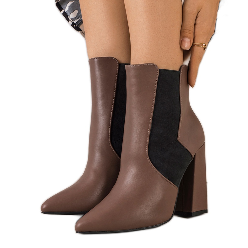 Hnědé chelsea na sloupku Hamilt hnědý Hnědé chelsea na sloupku Hamilt hnědý