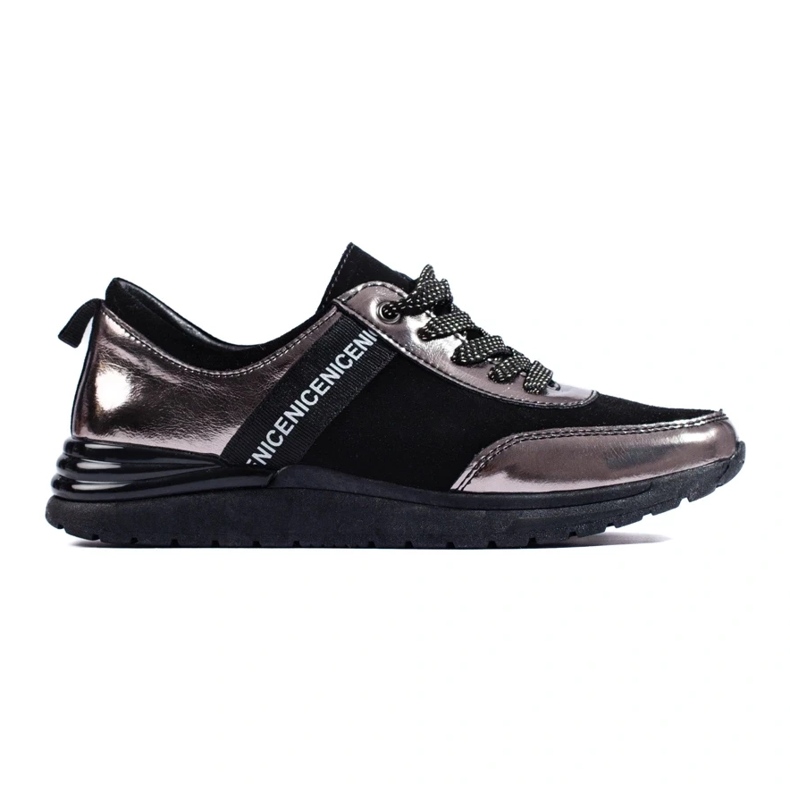 Šedé sportovní boty vyrobené z přírodní kůže černá