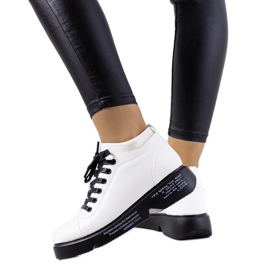 Bílé tenisky na vysokém podpatku od Ambly bílý Bílé tenisky na vysokém podpatku od Ambly bílý