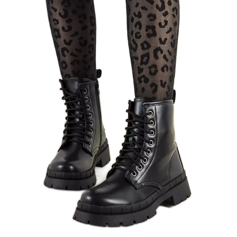 BM Černé dámské trapery od Vistaly černá