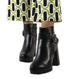 BM Černé kozačky na podpatku značky Aminat černá