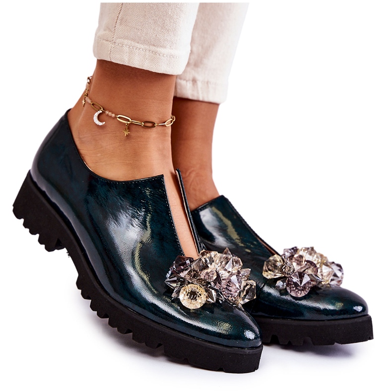 Elegantní lakované boty s tmavě zeleným Cindy zdobením zelená