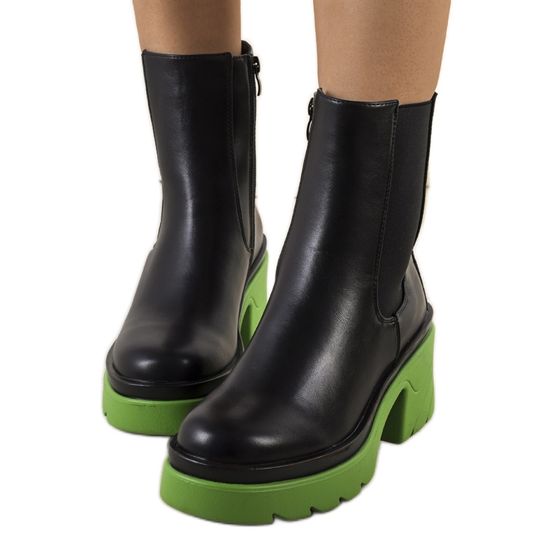 PA1 Černé kotníkové boty na zelené platformě Torrela černá