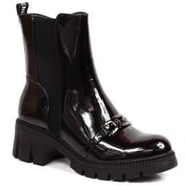 Kozačky lakované na špalíku a platformě s řetízkem, černé teplé Potocki černá Kozačky lakované na špalíku a platformě s řetízkem, černé teplé Potocki černá