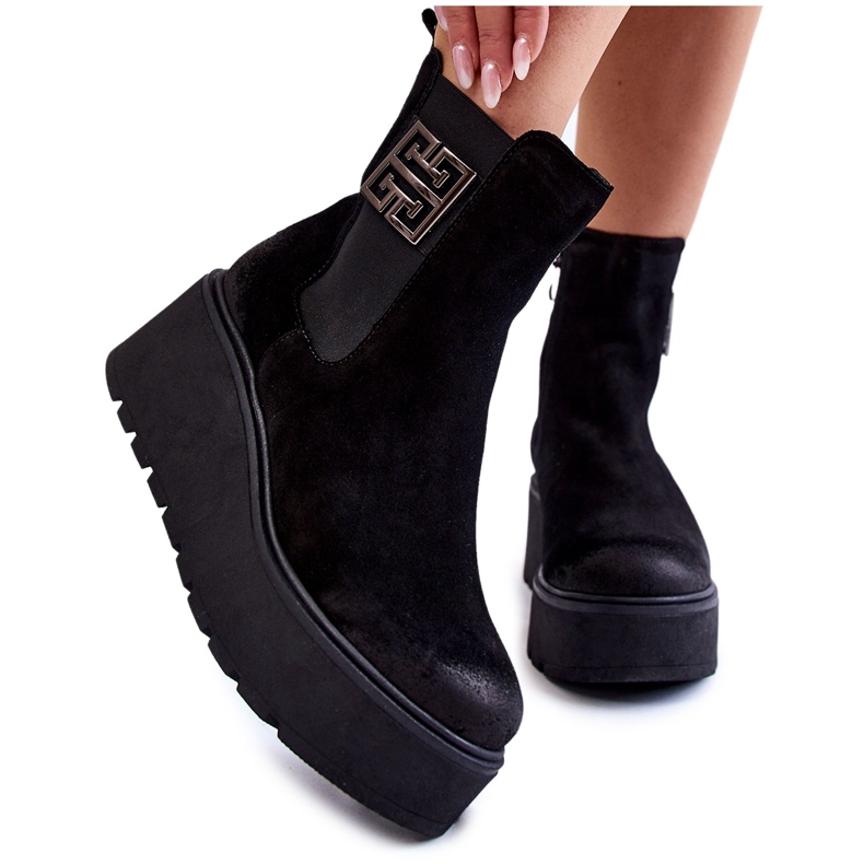 PL5 Dámské semišové boty na masivní černé platformě Savira černá PL5 Dámské semišové boty na masivní černé platformě Savira černá