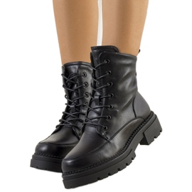 Calderovi černí trapeři černá