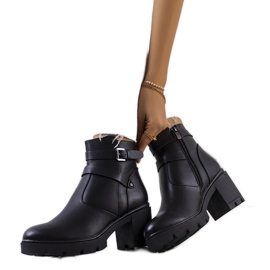 Černé boty na traktorové podrážce Centret černý