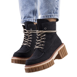 Černí trappeři od Nicola černá