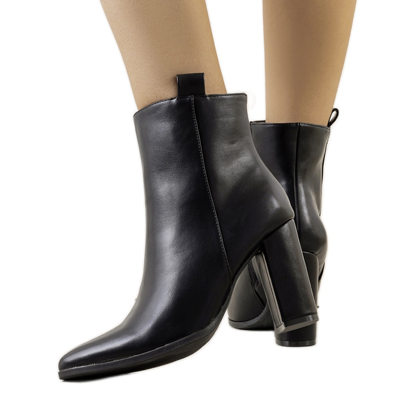 Černé kozačky na sloupku Eduar černá