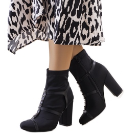 Černé boty na sloupku Dagma černý