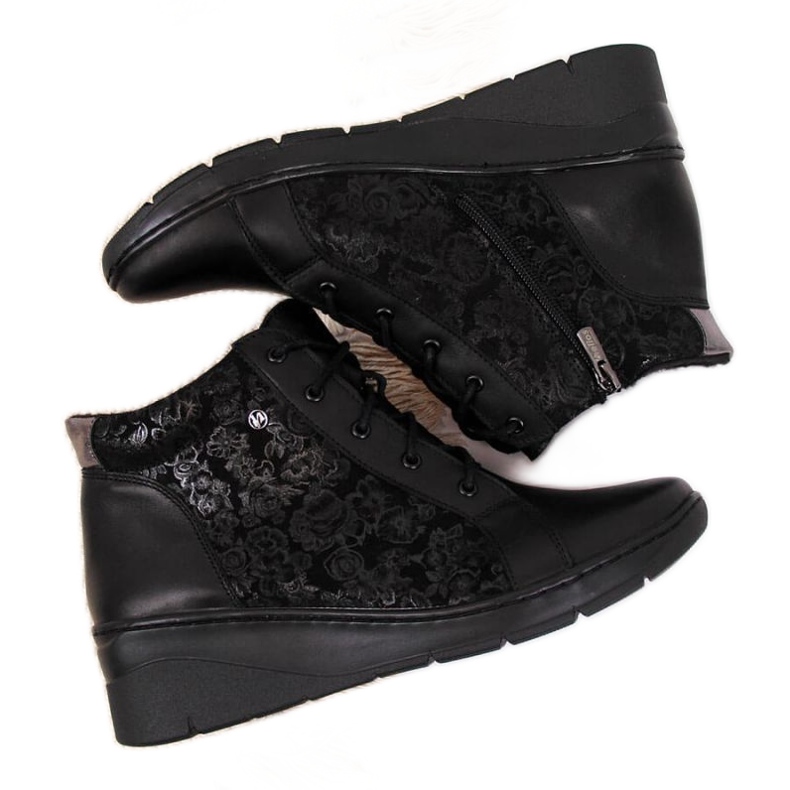 Kožené kozačky na klínovém podpatku Helios W H537 černá