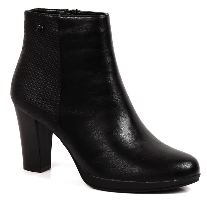 Černé zateplené dámské kozačky na sloupku M. Daszyński černá Černé zateplené dámské kozačky na sloupku M. Daszyński černá