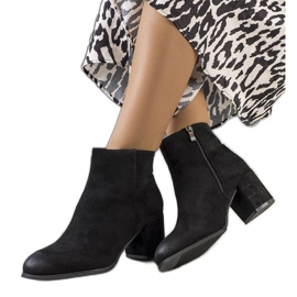 Černé kotníkové boty na sloupku Silas černá