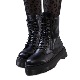 Černé zateplené kozačky značky Isola černý