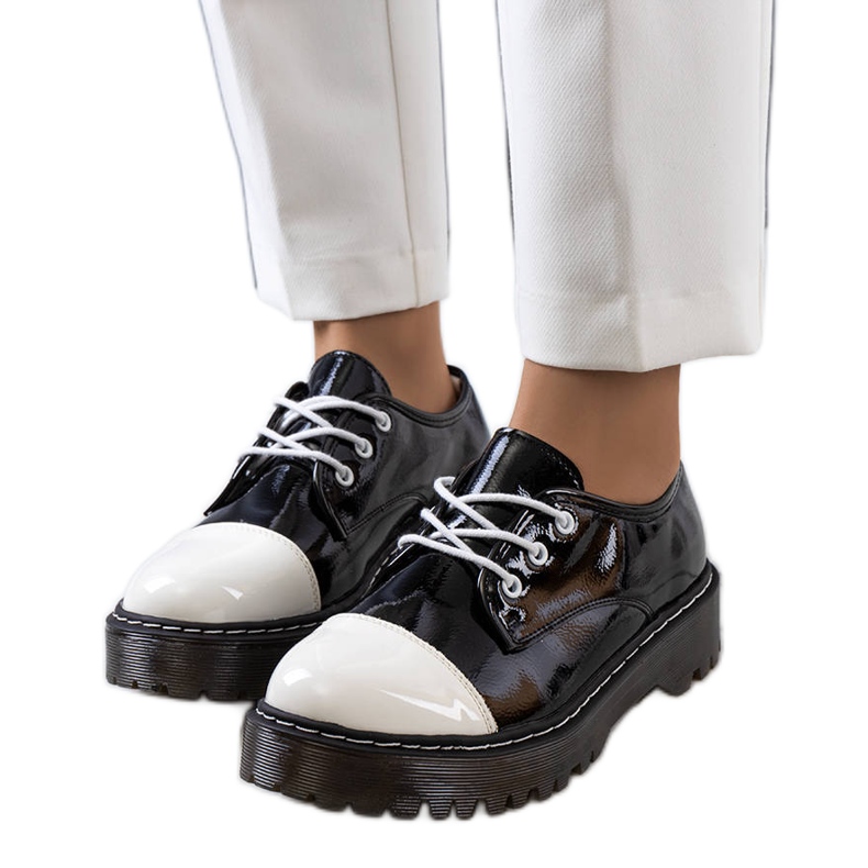 PA1 Černé lakované boty Cardin bílý černá