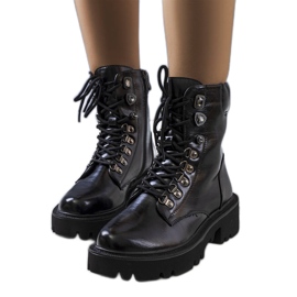 PA1 Černé boty na traktorové podrážce Delle černá