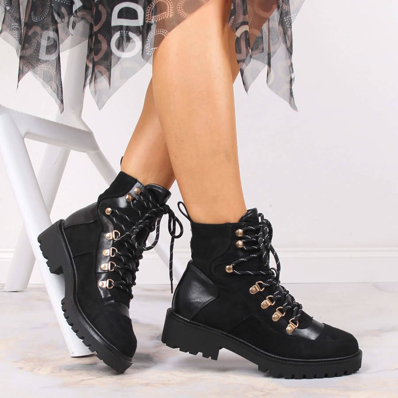 Černé šněrovací dámské teplé kozačky eVento černá