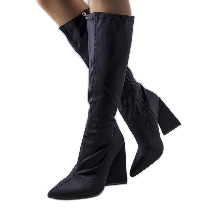 Černé kozačky na podpatku značky Nerina černá