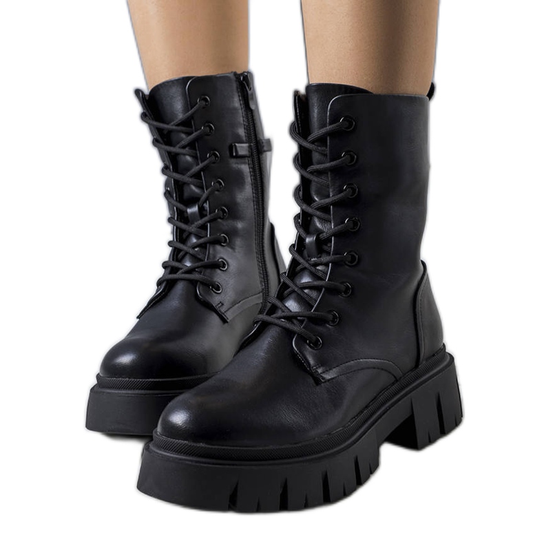 BM Černé kozačky na masivní podrážce Darius černá