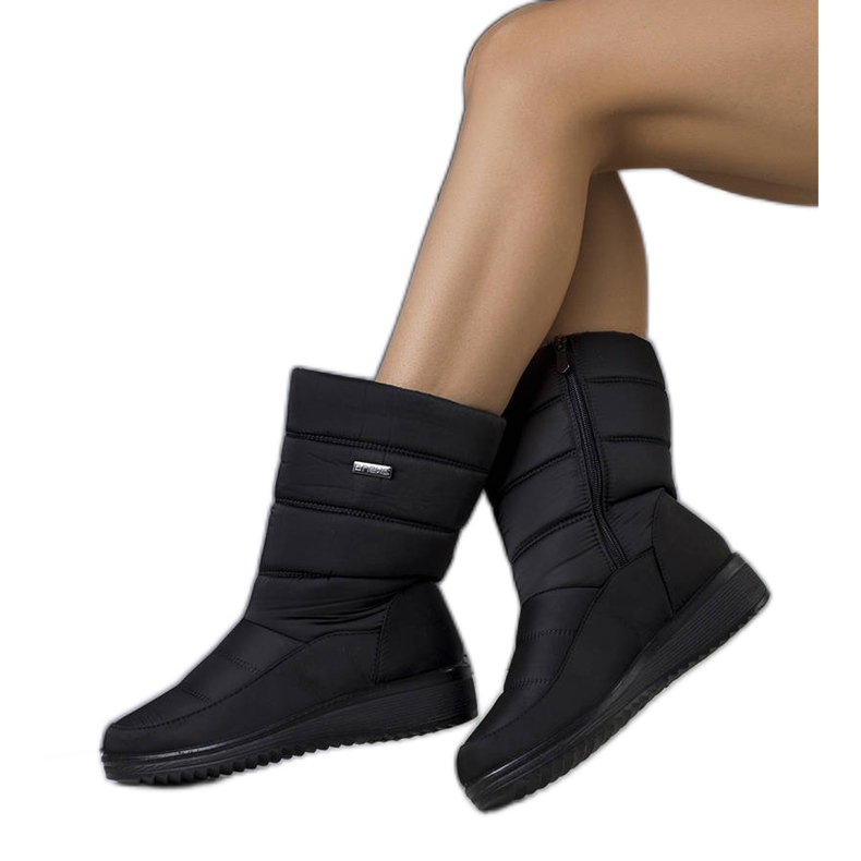 BM Černé sněhule na nízkém klínku Reina černá