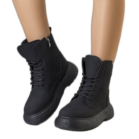 Černé podšité kozačky od Neile černý