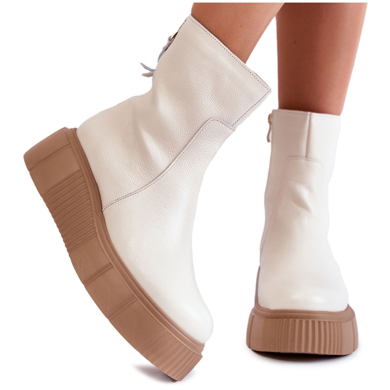 PL5 Dámské kožené kozačky na světle béžové platformě Jenefer béžový PL5 Dámské kožené kozačky na světle béžové platformě Jenefer béžový