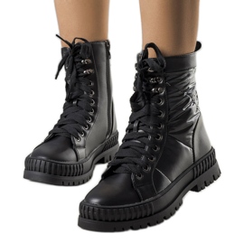 Černé zateplené kozačky značky Hamina černý